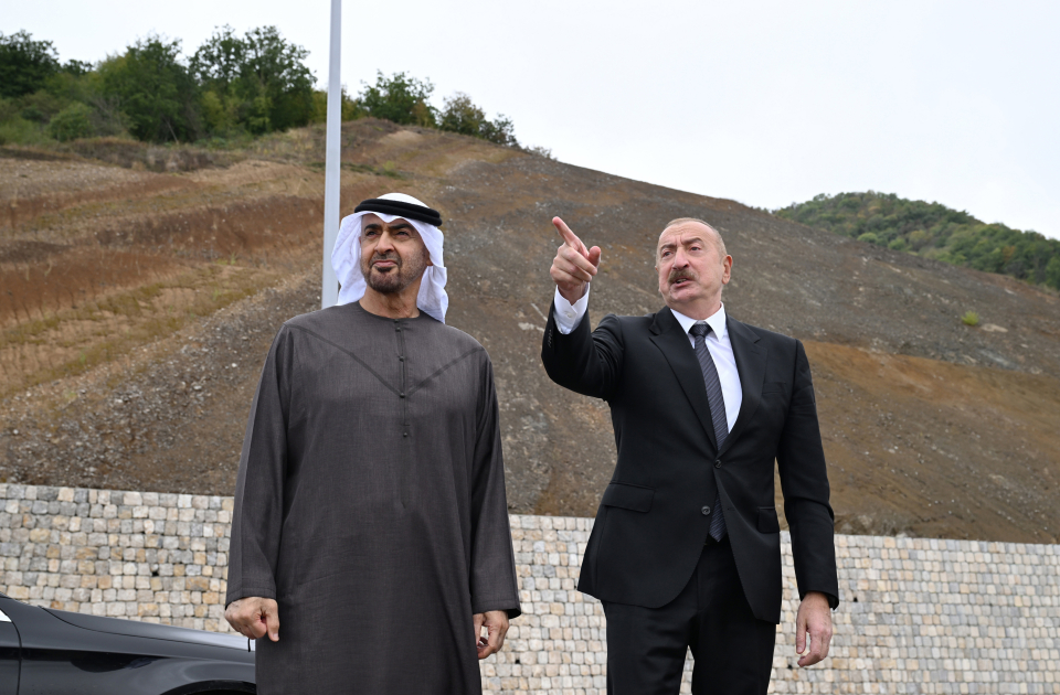 Azərbaycan və Birləşmiş Ərəb Əmirliklərinin Prezidentləri Şuşa rayonunun Daşaltı kəndinin fonunda şəkil çəkdiriblər (FOTO)