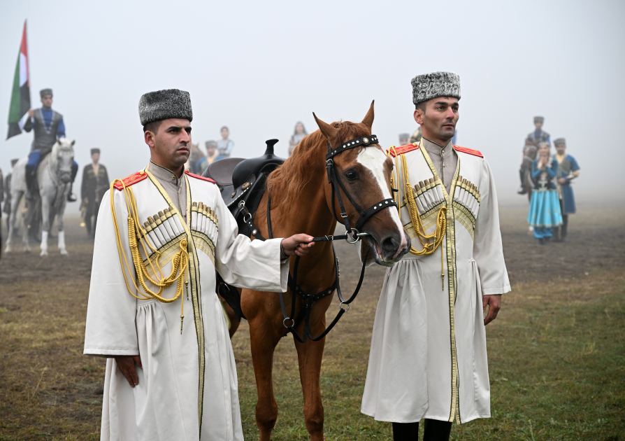 Prezidentlər İlham Əliyev və Şeyx Məhəmməd bin Zayed Al Nəhyan Cıdır düzündə Qarabağ atlarının şousunu izləyiblər (FOTO)