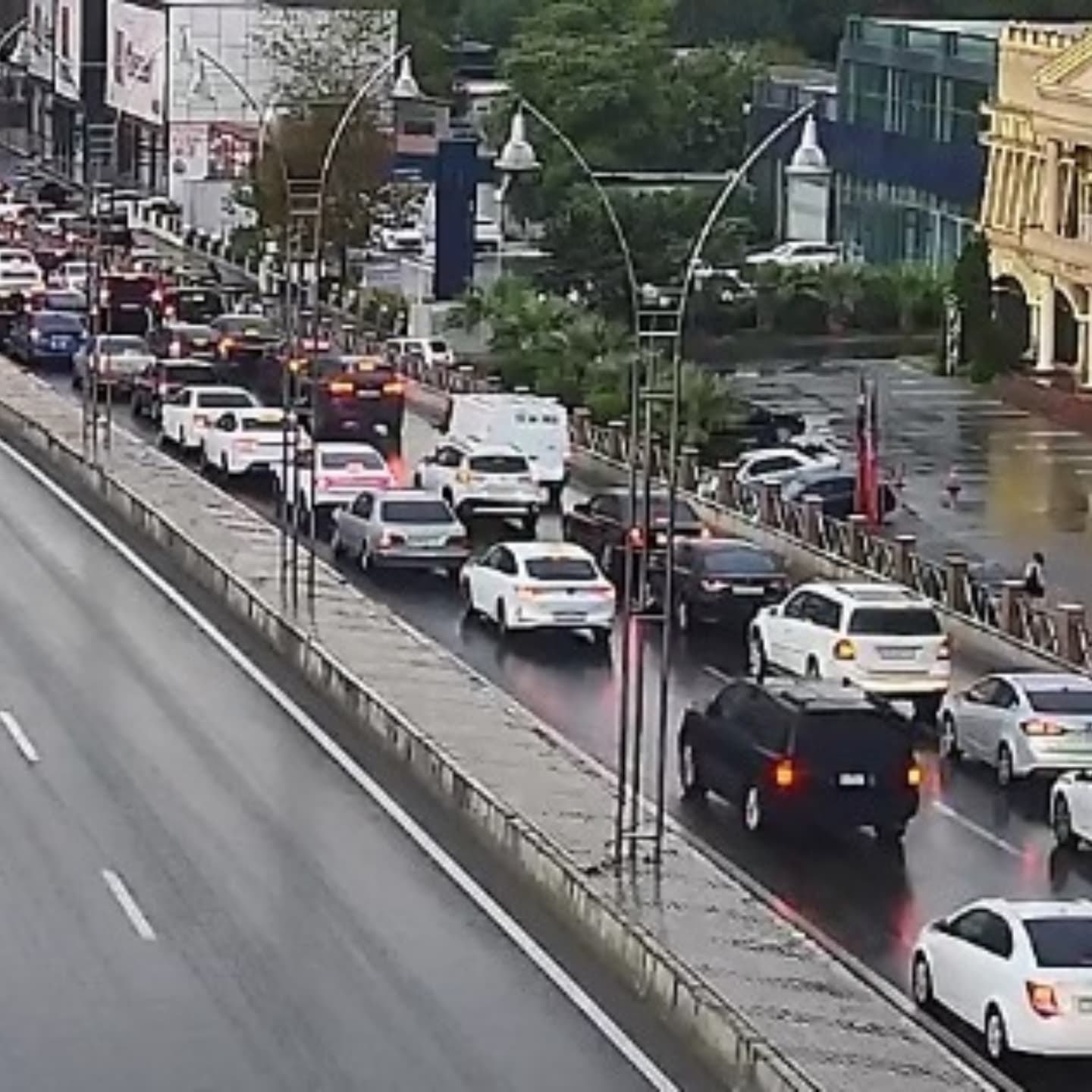 Bakıda hazırda sıxlıq müşahidə olunan yollar açıqlanıb