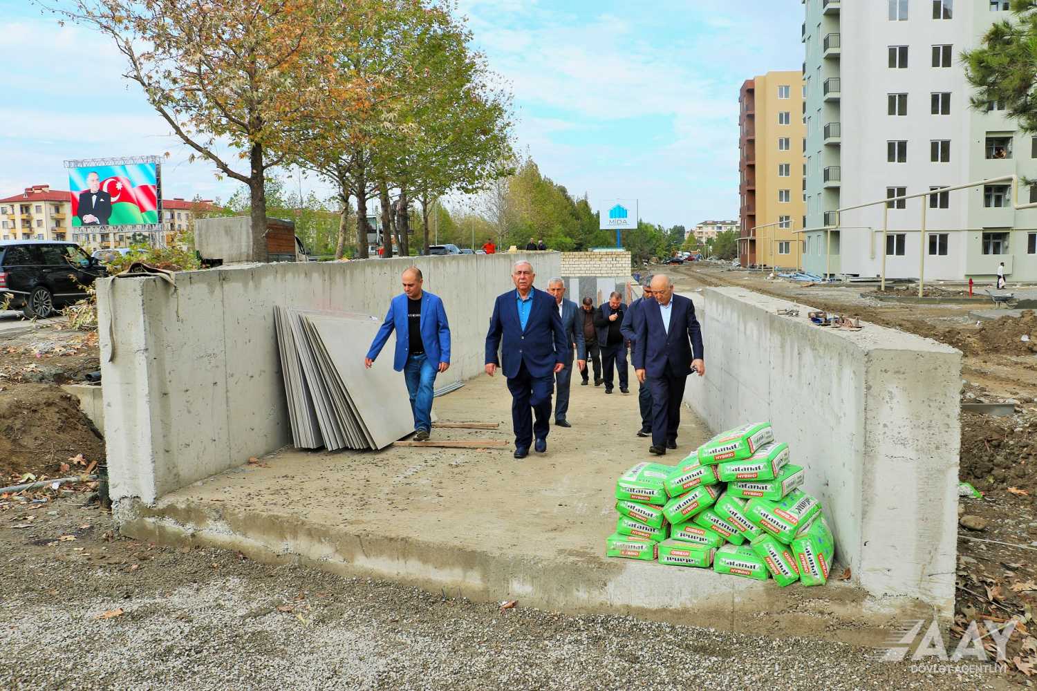 Yevlax, Gəncə, Qazax, Kəlbəcər, Ağdərə və Xocalıda icra edilən yol layihələrinə baxış keçirilib (FOTO)