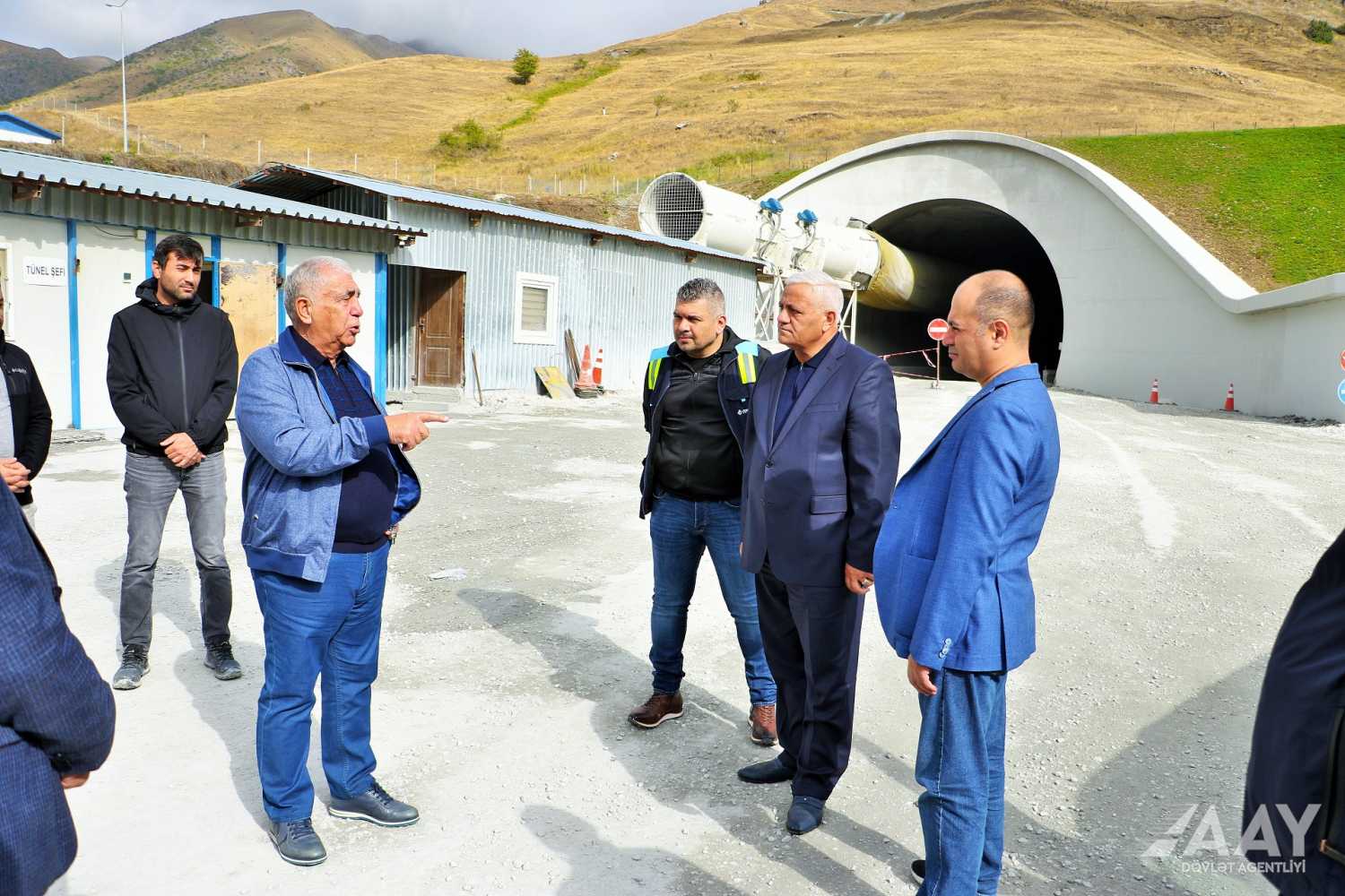 Yevlax, Gəncə, Qazax, Kəlbəcər, Ağdərə və Xocalıda icra edilən yol layihələrinə baxış keçirilib (FOTO)