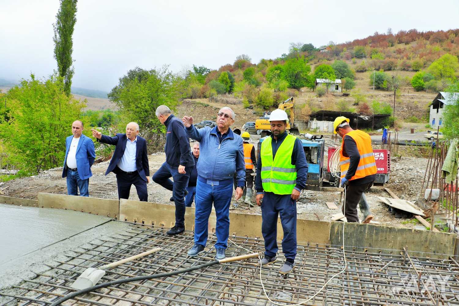 Yevlax, Gəncə, Qazax, Kəlbəcər, Ağdərə və Xocalıda icra edilən yol layihələrinə baxış keçirilib (FOTO)