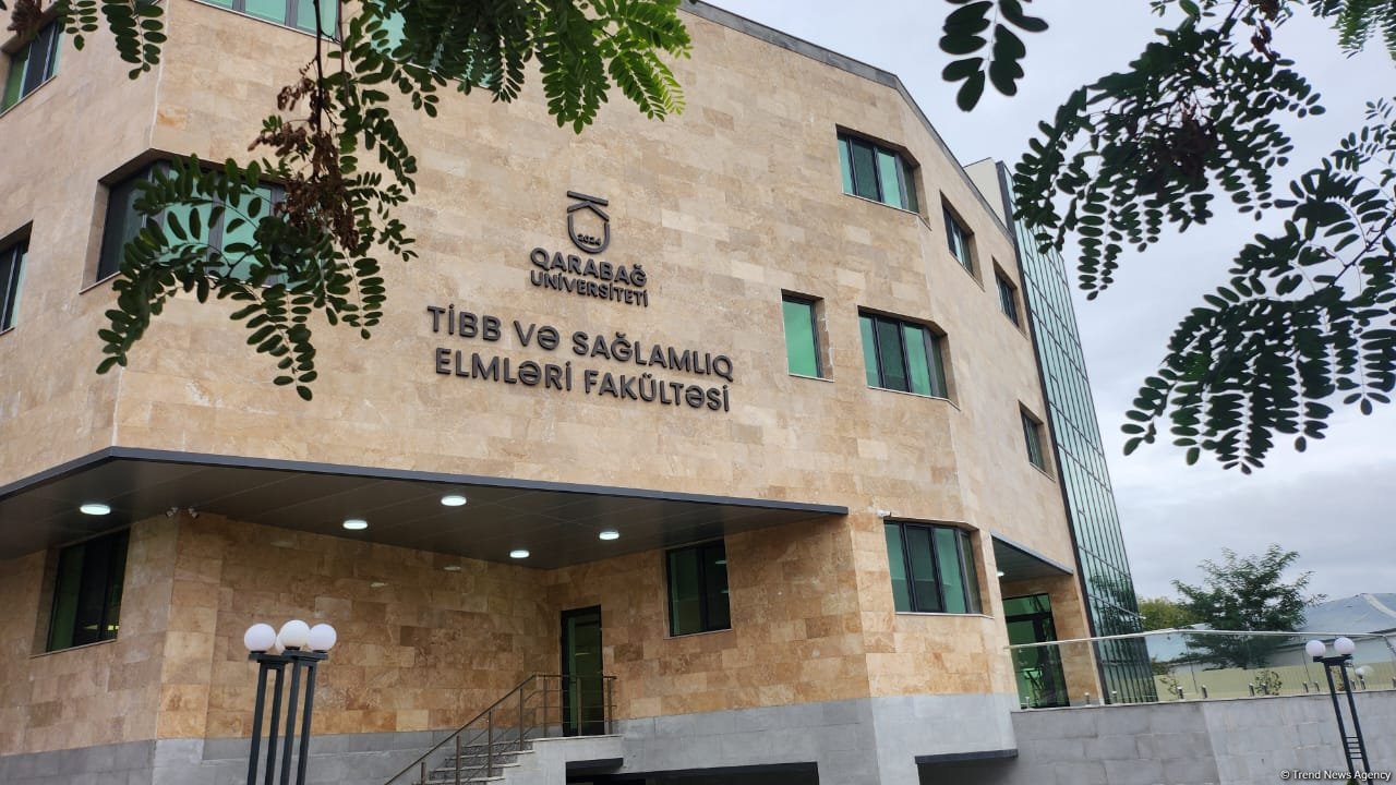 Jurnalistlər Qarabağ Universitetinin Klinikasının binasının, Tibb və sağlamlıq elmləri fakültəsinin tədris korpusu ilə tanış olublar (FOTO)