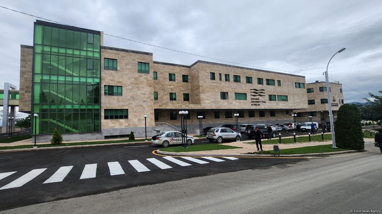 Jurnalistlər Qarabağ Universitetinin Klinikasının binasının, Tibb və sağlamlıq elmləri fakültəsinin tədris korpusu ilə tanış olublar (FOTO)