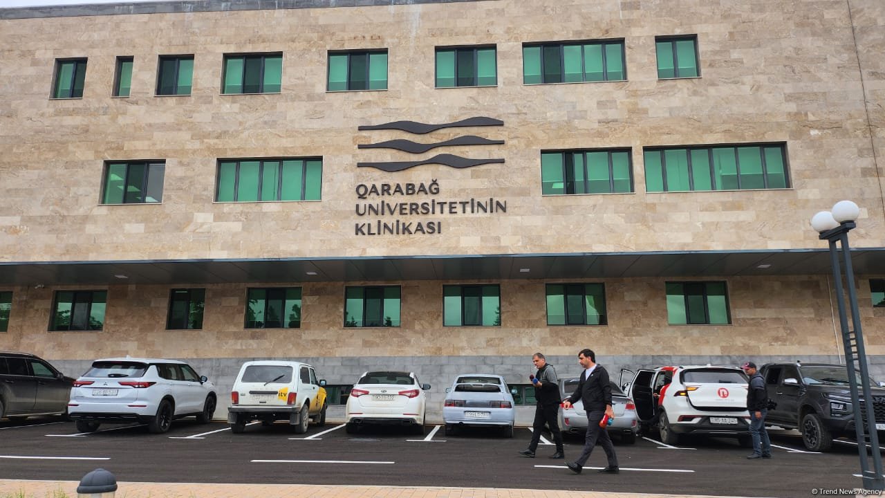 Jurnalistlər Qarabağ Universitetinin Klinikasının binasının, Tibb və sağlamlıq elmləri fakültəsinin tədris korpusu ilə tanış olublar (FOTO)