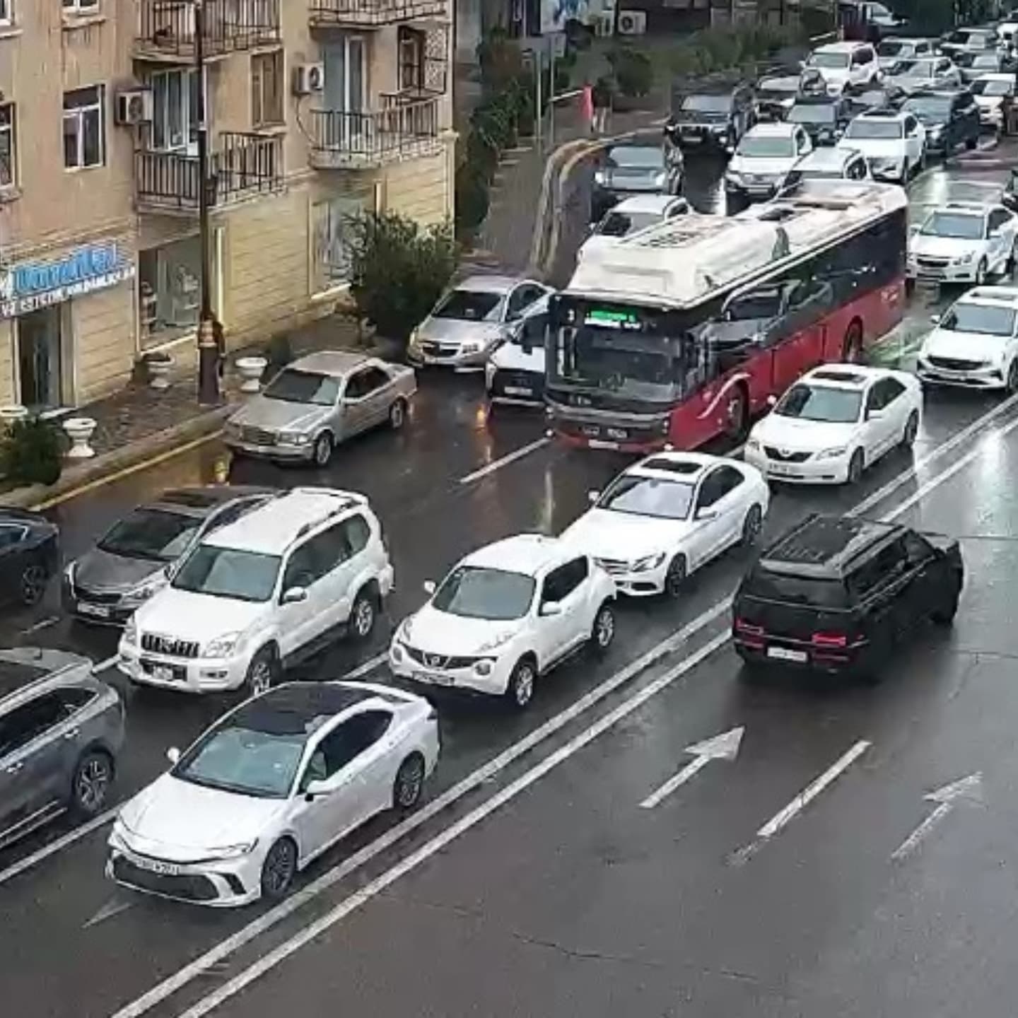 Sürücülərin NƏZƏRİNƏ: Paytaxtın bir sıra yollarında tıxac var - SİYAHI