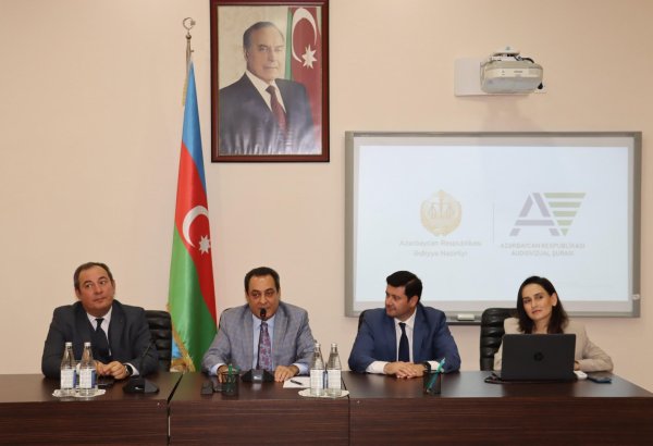 Azərbaycan ədəbi dilinin düzgün tətbiq olunmasına dair tədbir keçirilib (FOTO)