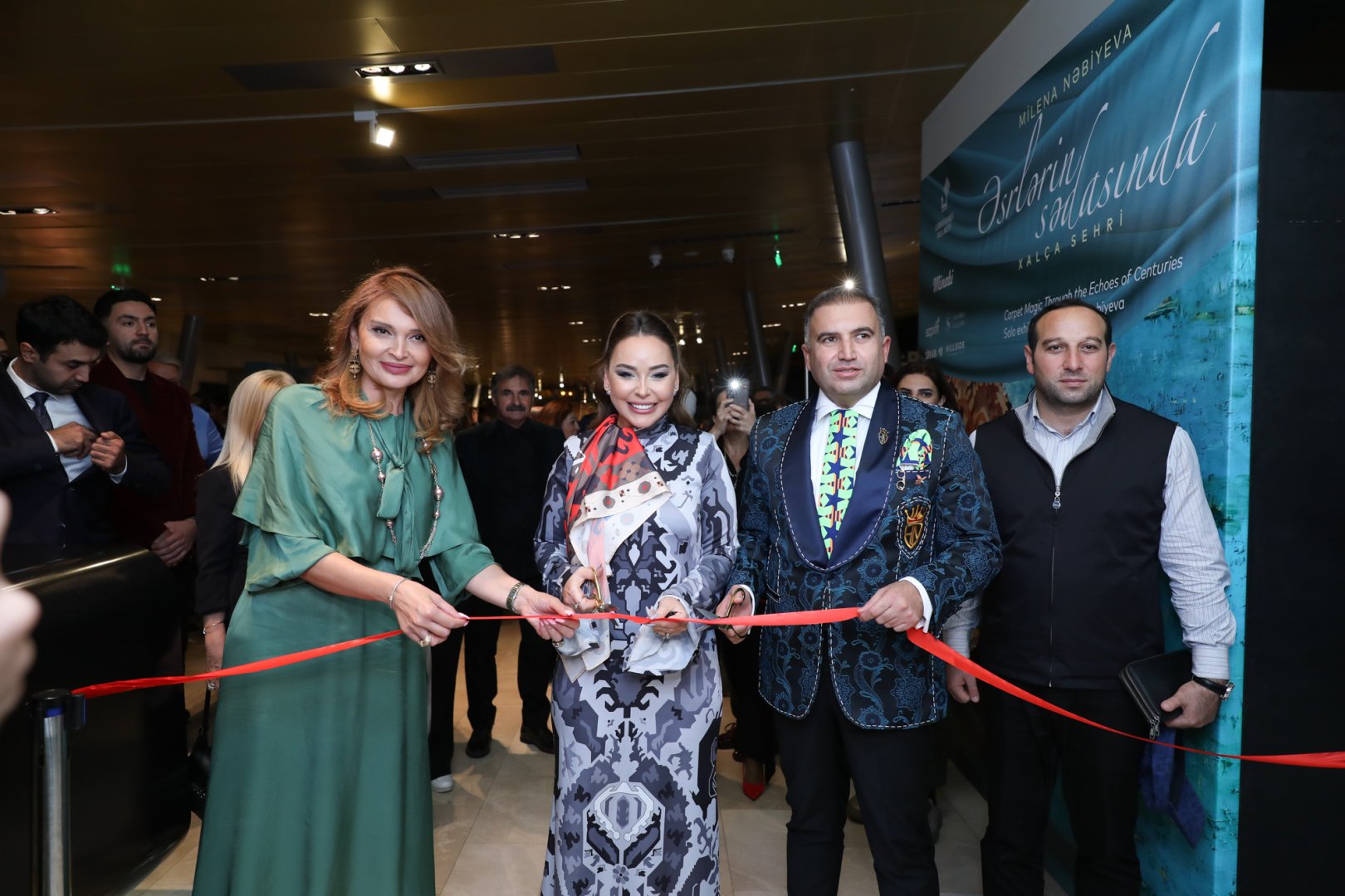 Azərbaycan Milli Xalça Muzeyində “Əsrlərin sədasında xalça sehri” adlı sərgi açılıb (FOTO)