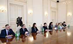 Prezident İlham Əliyev Avropa İttifaqının Genişlənmə üzrə komissarını qəbul edib (FOTO)