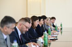 Prezident İlham Əliyev Avropa İttifaqının Genişlənmə üzrə komissarını qəbul edib (FOTO)