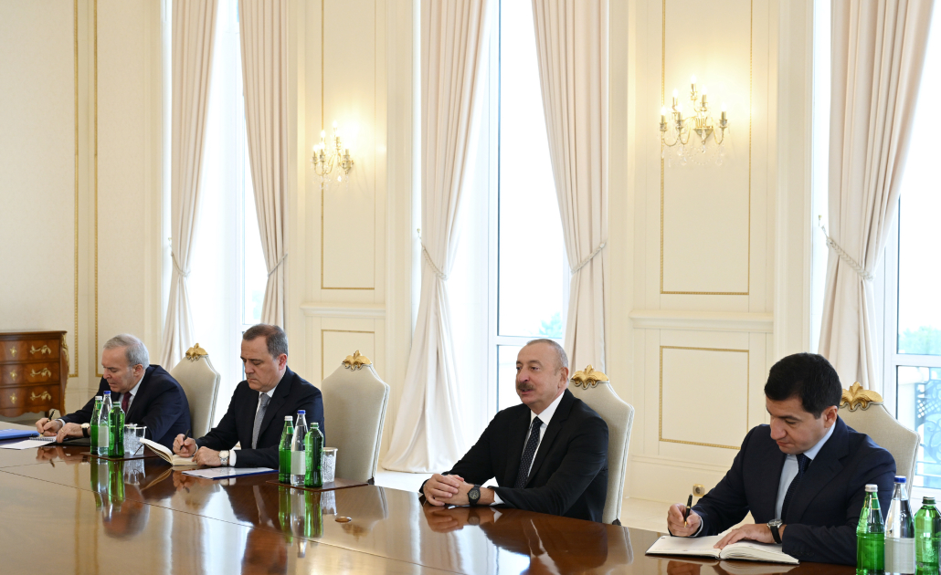Prezident İlham Əliyev Avropa İttifaqının Genişlənmə üzrə komissarını qəbul edib (FOTO)