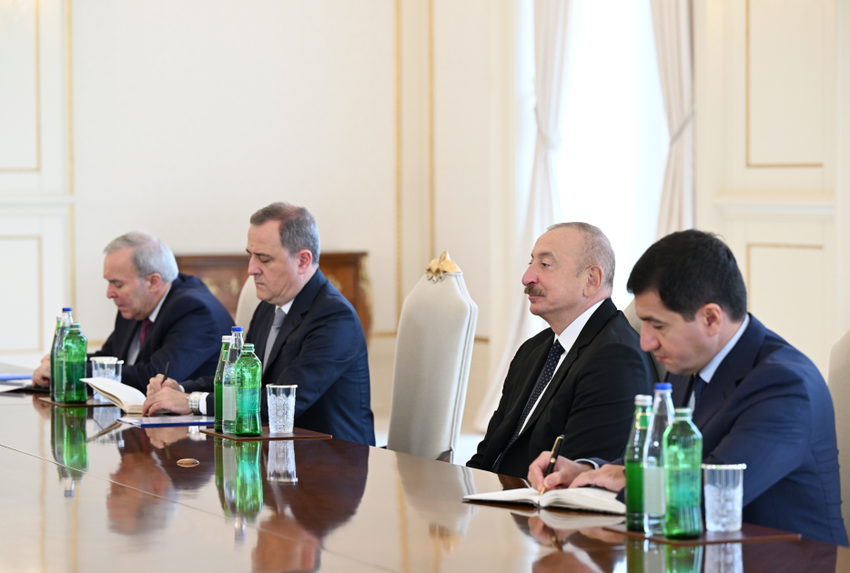 Prezident İlham Əliyev Avropa İttifaqının Genişlənmə üzrə komissarını qəbul edib (FOTO)