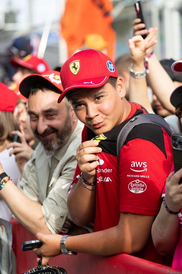 Formula 1 Qatar Airways Azərbaycan Qran Prisi 2025: Sürət həvəskarları Pit zolağı gəzintisində (FOTO)