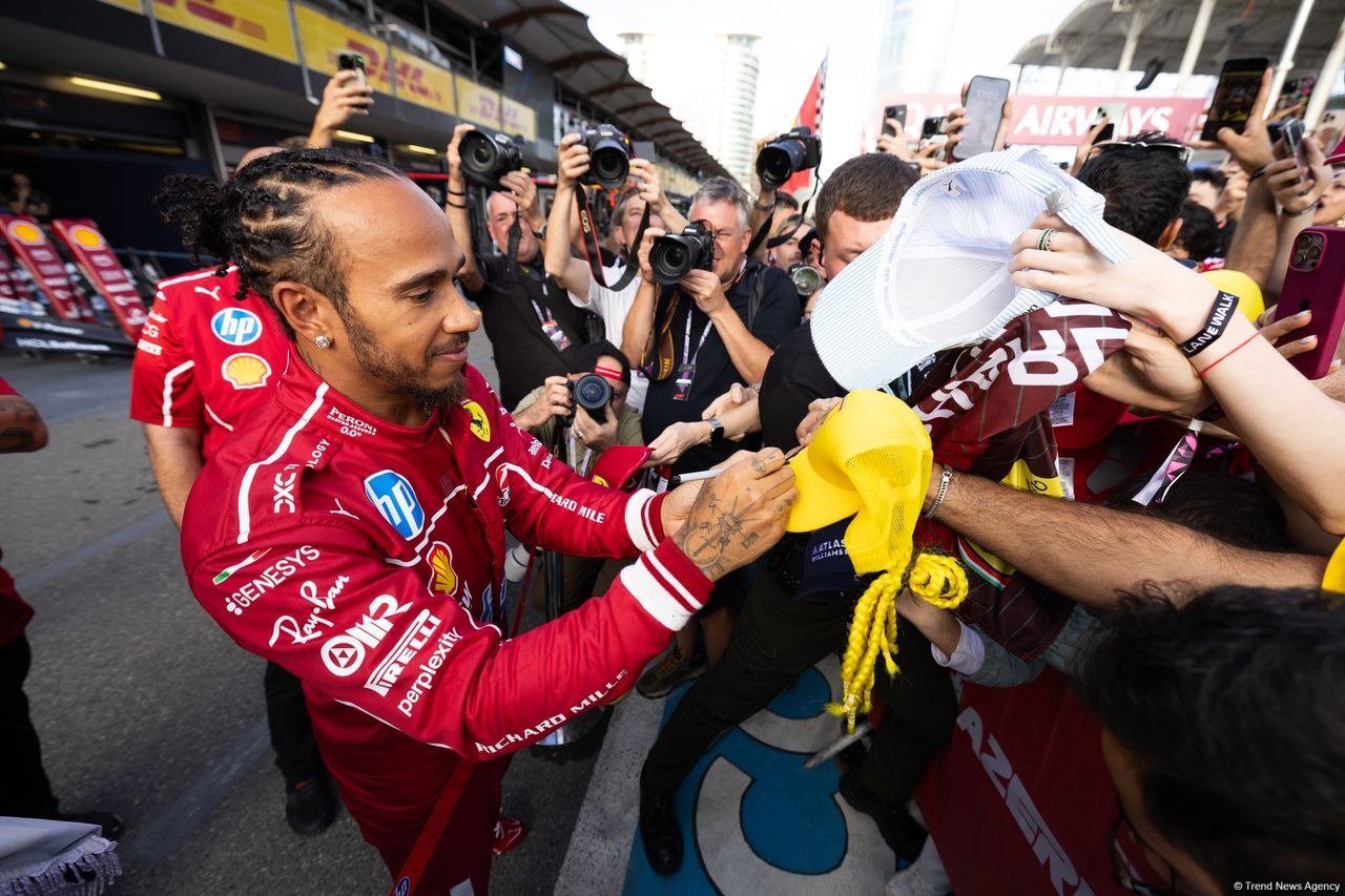 Formula 1 Qatar Airways Azərbaycan Qran Prisi 2025: Sürət həvəskarları Pit zolağı gəzintisində (FOTO)