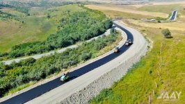 Suqovuşan–Sərsəng su anbarı–Qozlukörpü–Kəlbəcər avtomobil yolunun tikintisi işləri davam etdirilir (FOTO/VİDEO)