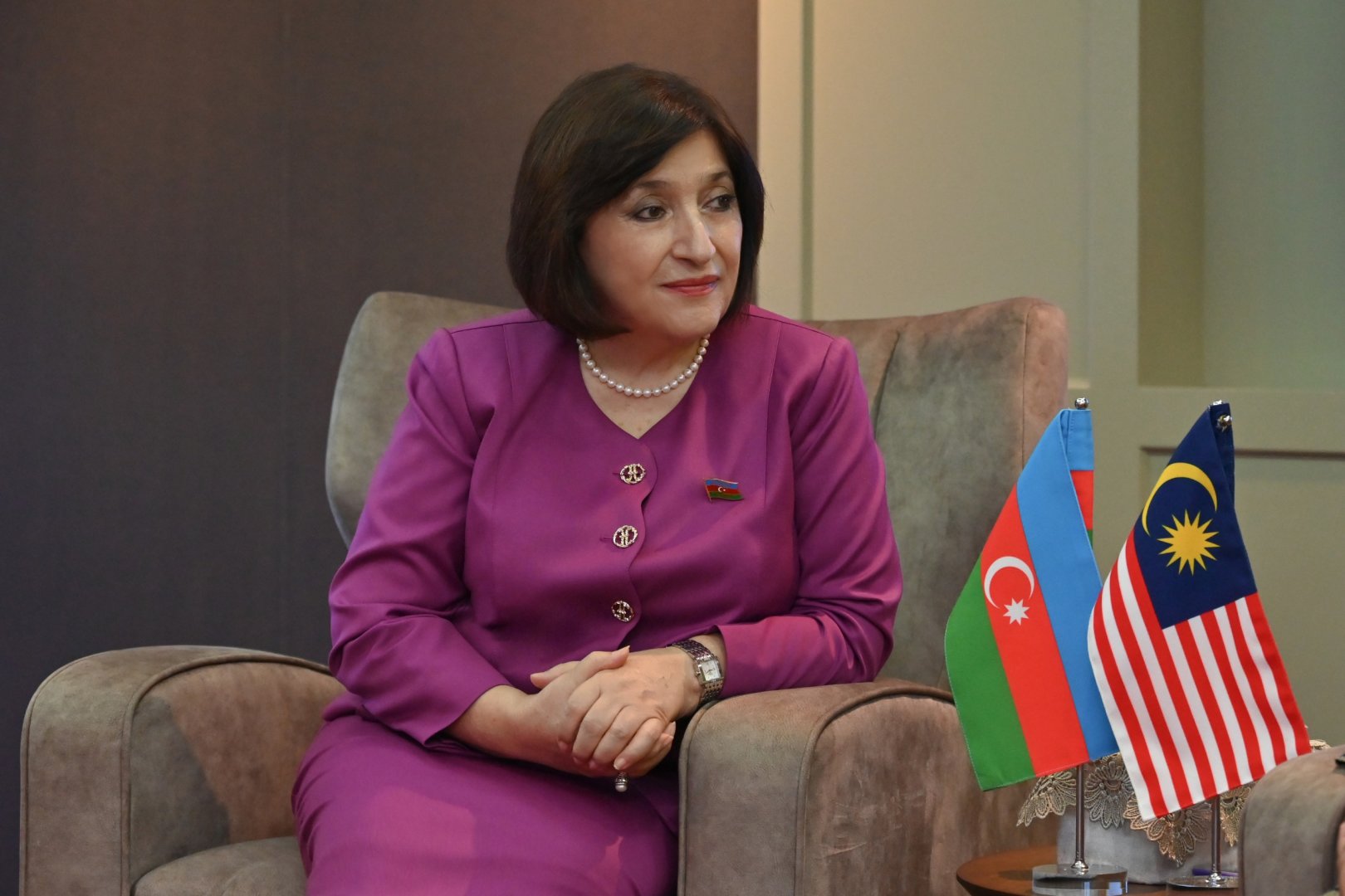 Milli Məclisin sədri BMT-nin Məskunlaşma Proqramının sabiq icraçı direktoru ilə görüşüb (FOTO)