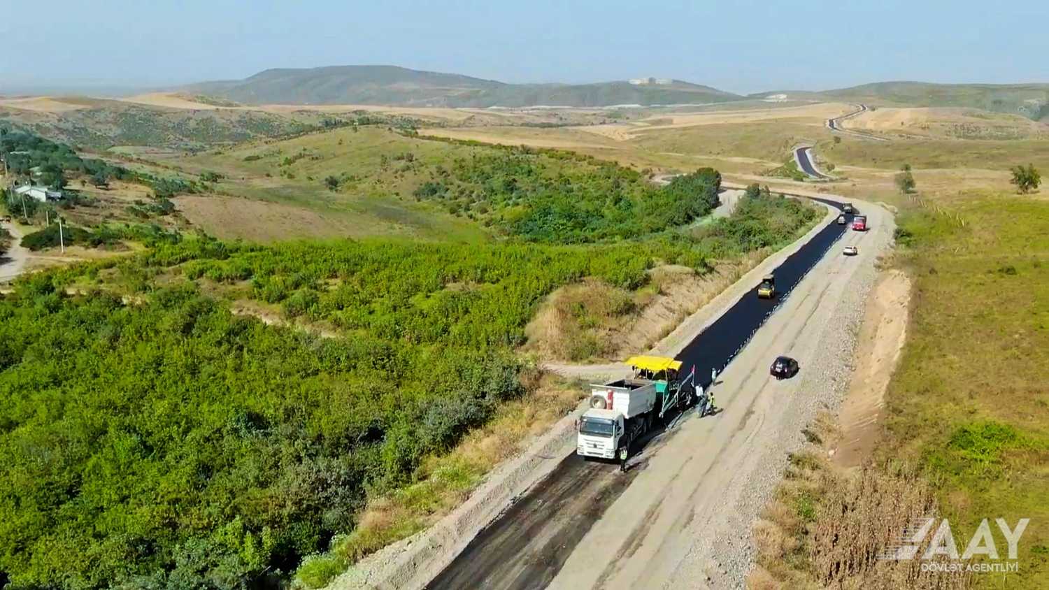 Suqovuşan–Sərsəng su anbarı–Qozlukörpü–Kəlbəcər avtomobil yolunun tikintisi işləri davam etdirilir (FOTO/VİDEO)