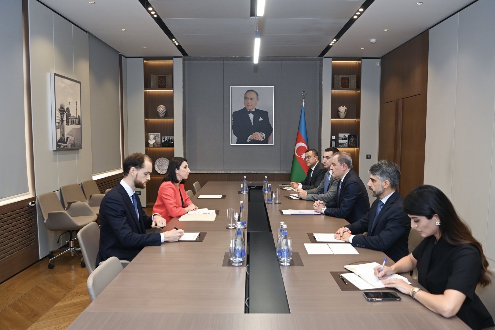Ceyhun Bayramov Fransanın ölkəmizə yeni təyin olunmuş səfiri ilə görüşüb (FOTO)