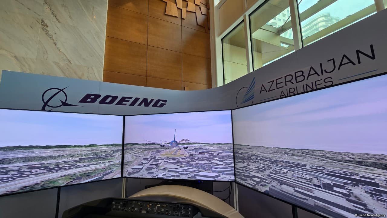 Bakıda "Boeing 787 Dreamliner" simulyatoru təqdim olunub (FOTO)