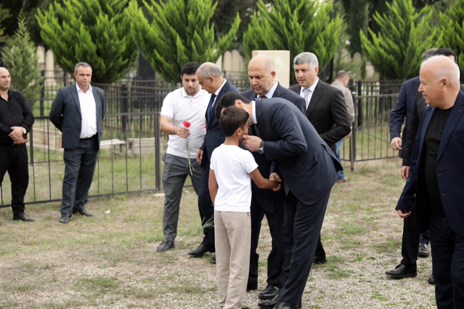 Xaçmazda Şəhidlərin məzarları ziyarət olunub, xatirələri ehtiramla yad edilib (FOTO)