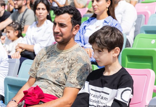 Şəhidlərin ailə üzvləri və qazilər fəxri qonaq qismində Formula 1 yarışlarını izləyiblər (FOTO)