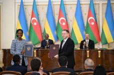 Azərbaycan ilə Ruanda arasında imzalanmış sənədlər mübadilə olunub, sonra Prezidentlər mətbuata bəyanatlarla çıxış ediblər (FOTO)