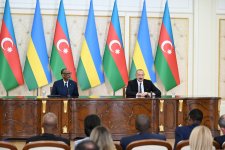 Azərbaycan ilə Ruanda arasında imzalanmış sənədlər mübadilə olunub, sonra Prezidentlər mətbuata bəyanatlarla çıxış ediblər (FOTO)