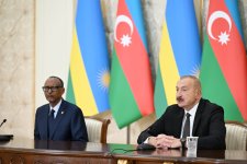 Azərbaycan ilə Ruanda arasında imzalanmış sənədlər mübadilə olunub, sonra Prezidentlər mətbuata bəyanatlarla çıxış ediblər (FOTO)