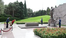 Ruanda Prezidenti Pol Kaqame Fəxri xiyabanda Ulu Öndər Heydər Əliyevin məzarını ziyarət edib (FOTO)