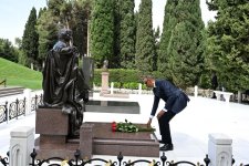 Ruanda Prezidenti Pol Kaqame Fəxri xiyabanda Ulu Öndər Heydər Əliyevin məzarını ziyarət edib (FOTO)