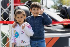 Şəhidlərin ailə üzvləri və qazilər fəxri qonaq qismində Formula 1 yarışlarını izləyiblər (FOTO)