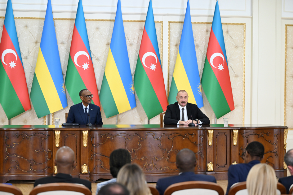 Azərbaycan ilə Ruanda arasında imzalanmış sənədlər mübadilə olunub, sonra Prezidentlər mətbuata bəyanatlarla çıxış ediblər (FOTO)