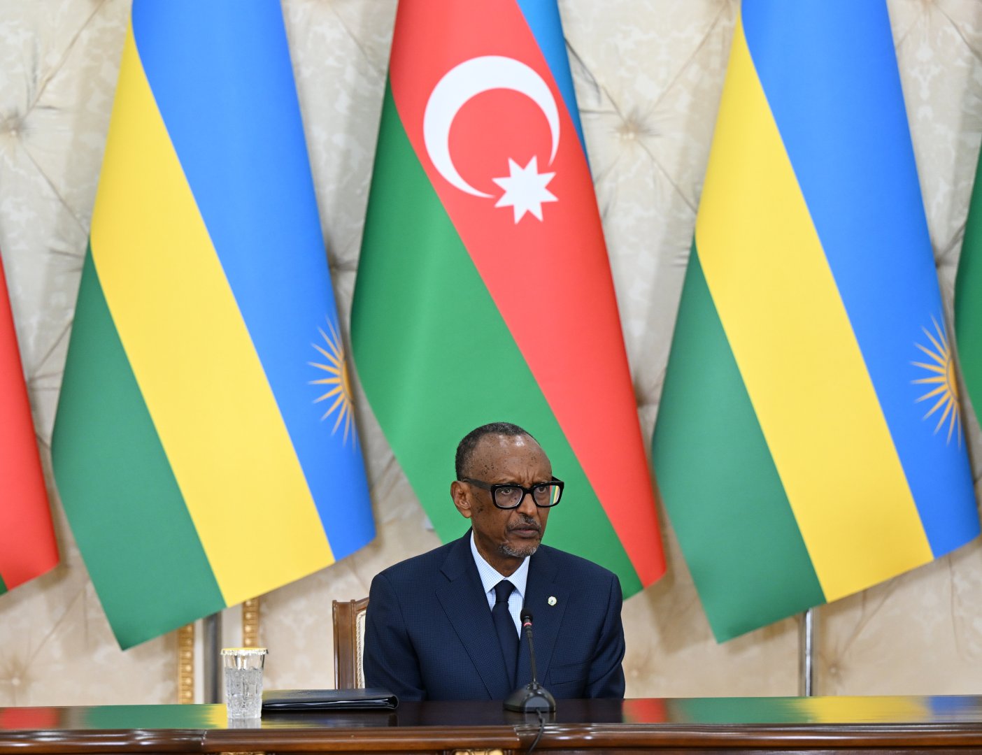 Azərbaycan ilə Ruanda arasında imzalanmış sənədlər mübadilə olunub, sonra Prezidentlər mətbuata bəyanatlarla çıxış ediblər (FOTO)