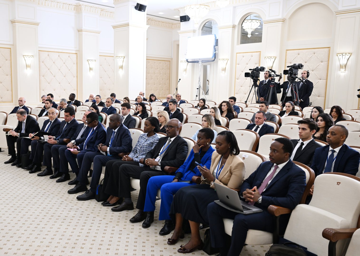 Azərbaycan ilə Ruanda arasında imzalanmış sənədlər mübadilə olunub, sonra Prezidentlər mətbuata bəyanatlarla çıxış ediblər (FOTO)