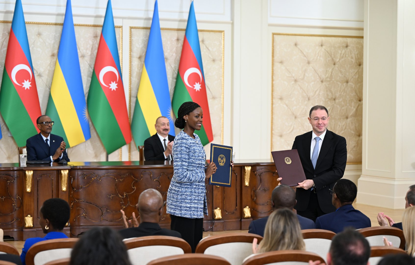 Azərbaycan ilə Ruanda arasında imzalanmış sənədlər mübadilə olunub, sonra Prezidentlər mətbuata bəyanatlarla çıxış ediblər (FOTO)