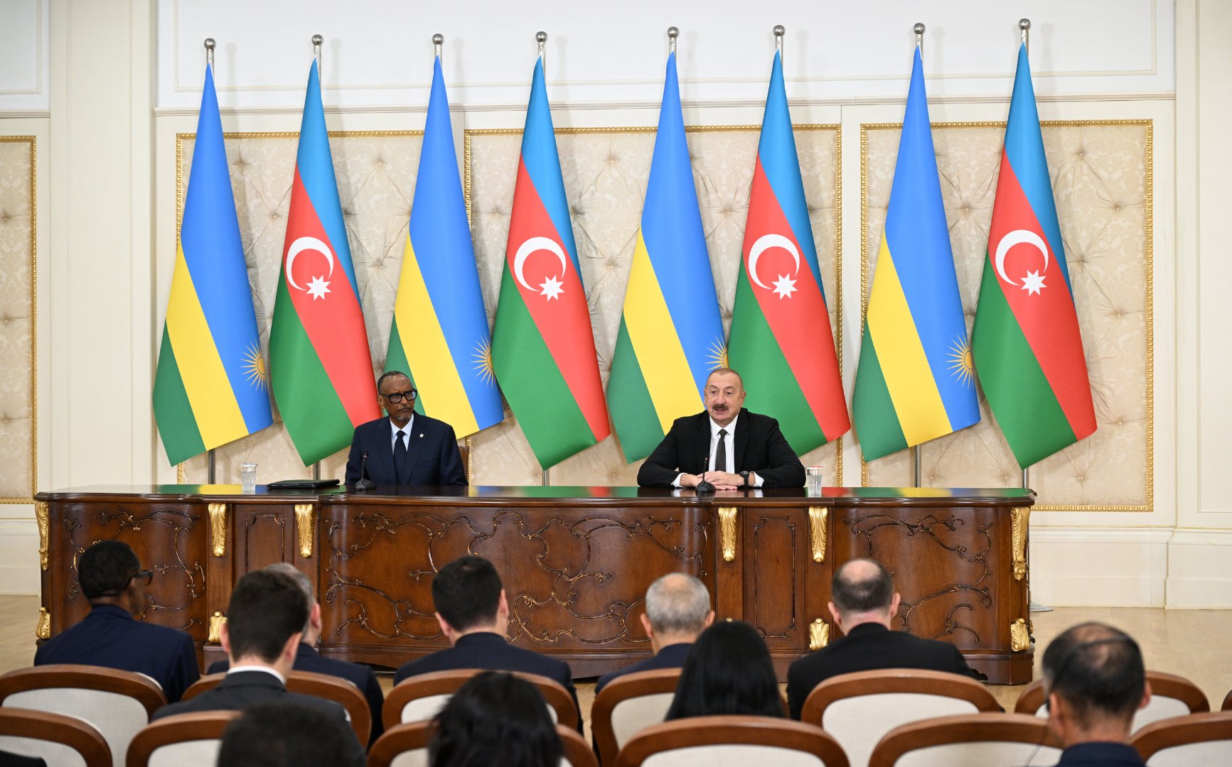 Azərbaycan ilə Ruanda arasında imzalanmış sənədlər mübadilə olunub, sonra Prezidentlər mətbuata bəyanatlarla çıxış ediblər (FOTO)