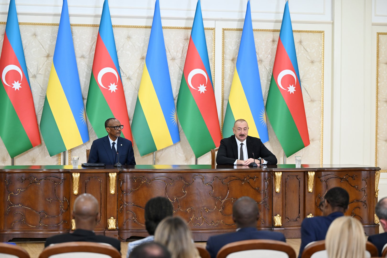 Azərbaycan ilə Ruanda arasında imzalanmış sənədlər mübadilə olunub, sonra Prezidentlər mətbuata bəyanatlarla çıxış ediblər (FOTO)
