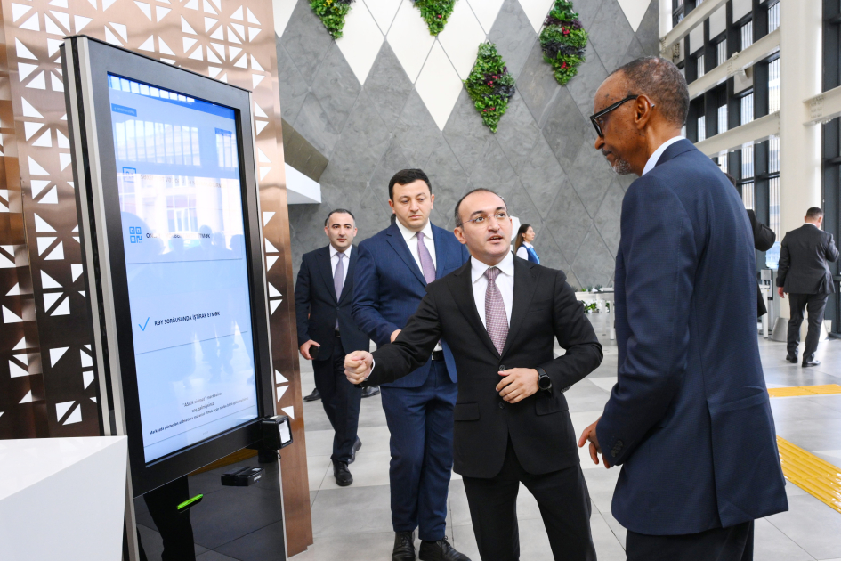 Ruanda Prezidenti “ASAN Xidmət” mərkəzinin fəaliyyəti ilə tanış olub (FOTO)