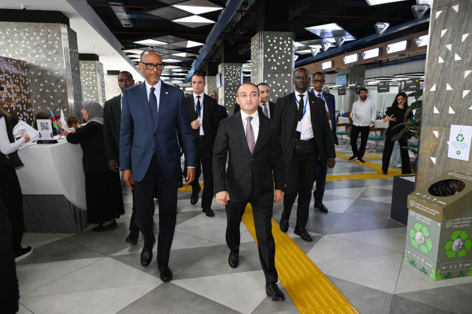 Ruanda Prezidenti “ASAN Xidmət” mərkəzinin fəaliyyəti ilə tanış olub (FOTO)