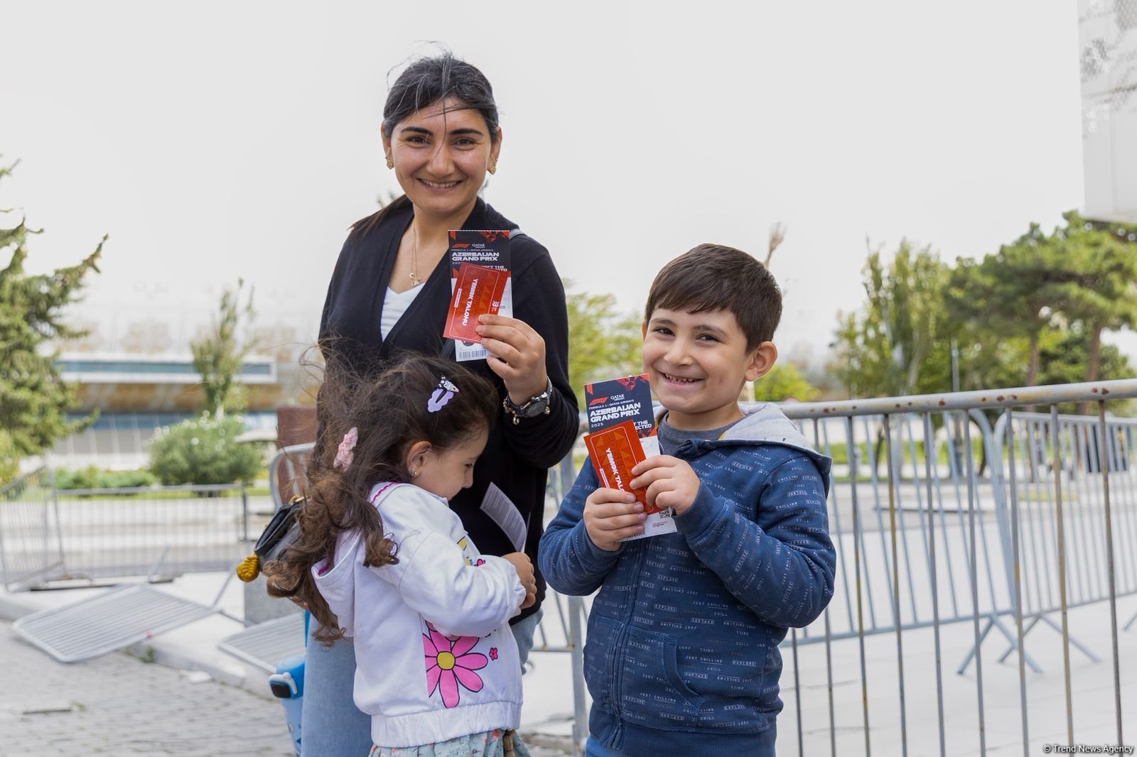 Şəhidlərin ailə üzvləri və qazilər fəxri qonaq qismində Formula 1 yarışlarını izləyiblər (FOTO)