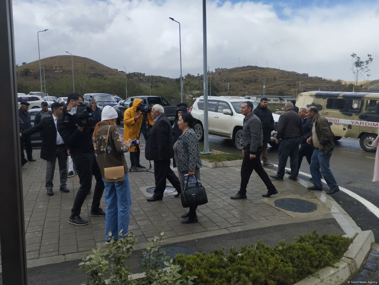 Növbəti köç karvanı Kəlbəcər şəhərinə çatıb: açarlar təqdim olunub (FOTO) (YENİLƏNİB)