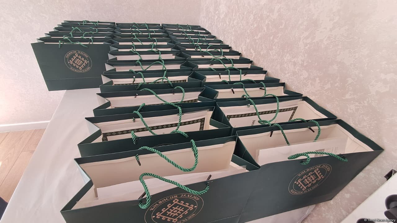 Növbəti köç karvanı Kəlbəcər şəhərinə çatıb: açarlar təqdim olunub (FOTO) (YENİLƏNİB)