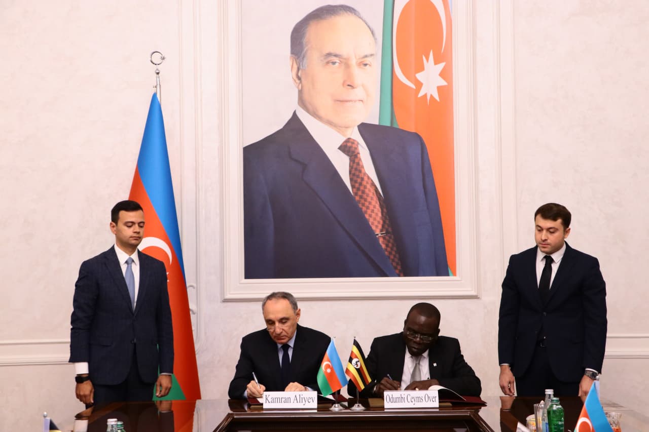 Baş prokuror Kamran Əliyev Uqanda Respublikasının Dövlət prokurorluğunun direktoru ilə görüşüb