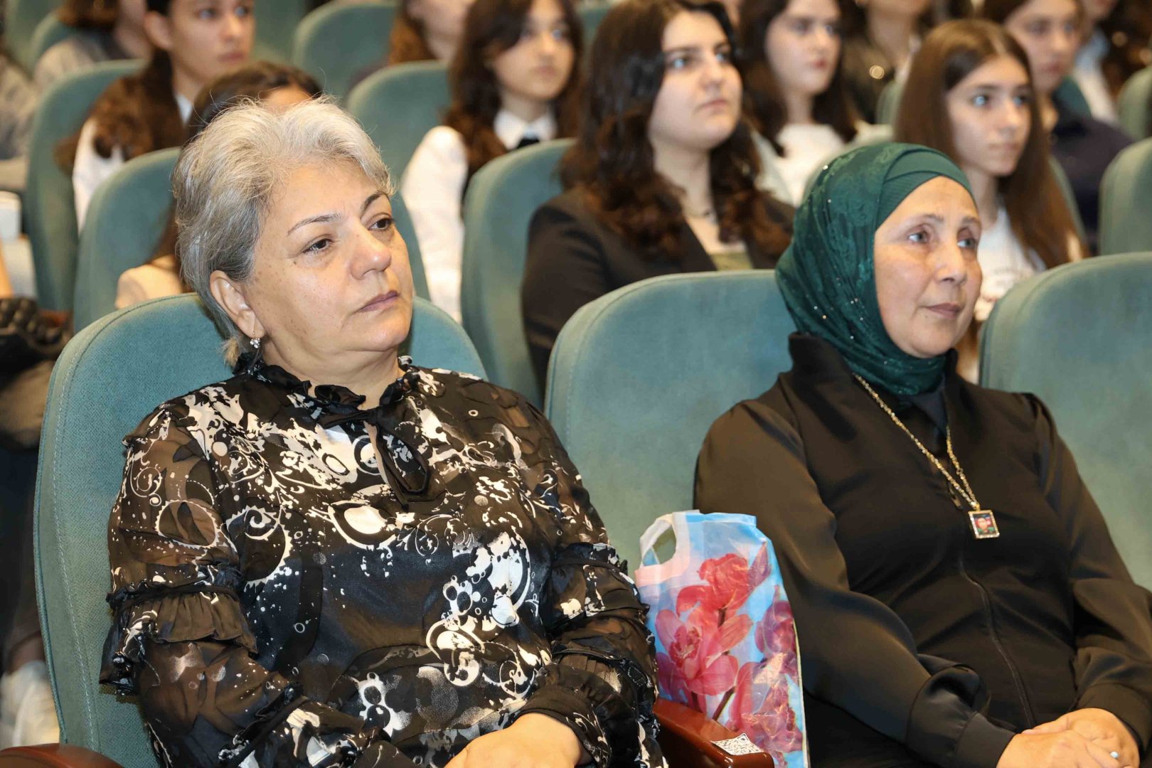 UNEC-də kök salan şəhidlər: Onların xatirəsi Xan çinarla əbədiləşdirildi (FOTO/VİDEO)