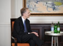 Prezident İlham Əliyev “Brookfield Asset Management” şirkətinin baş icraçı direktoru Brüs Flətt ilə görüşüb (FOTO)