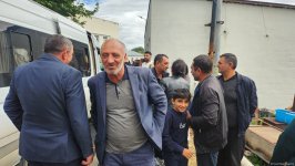 Növbəti köç karvanı Ağdərənin Həsənriz kəndinə çatıb: açarlar təqdim olunub (FOTO) (YENİLƏNİB)