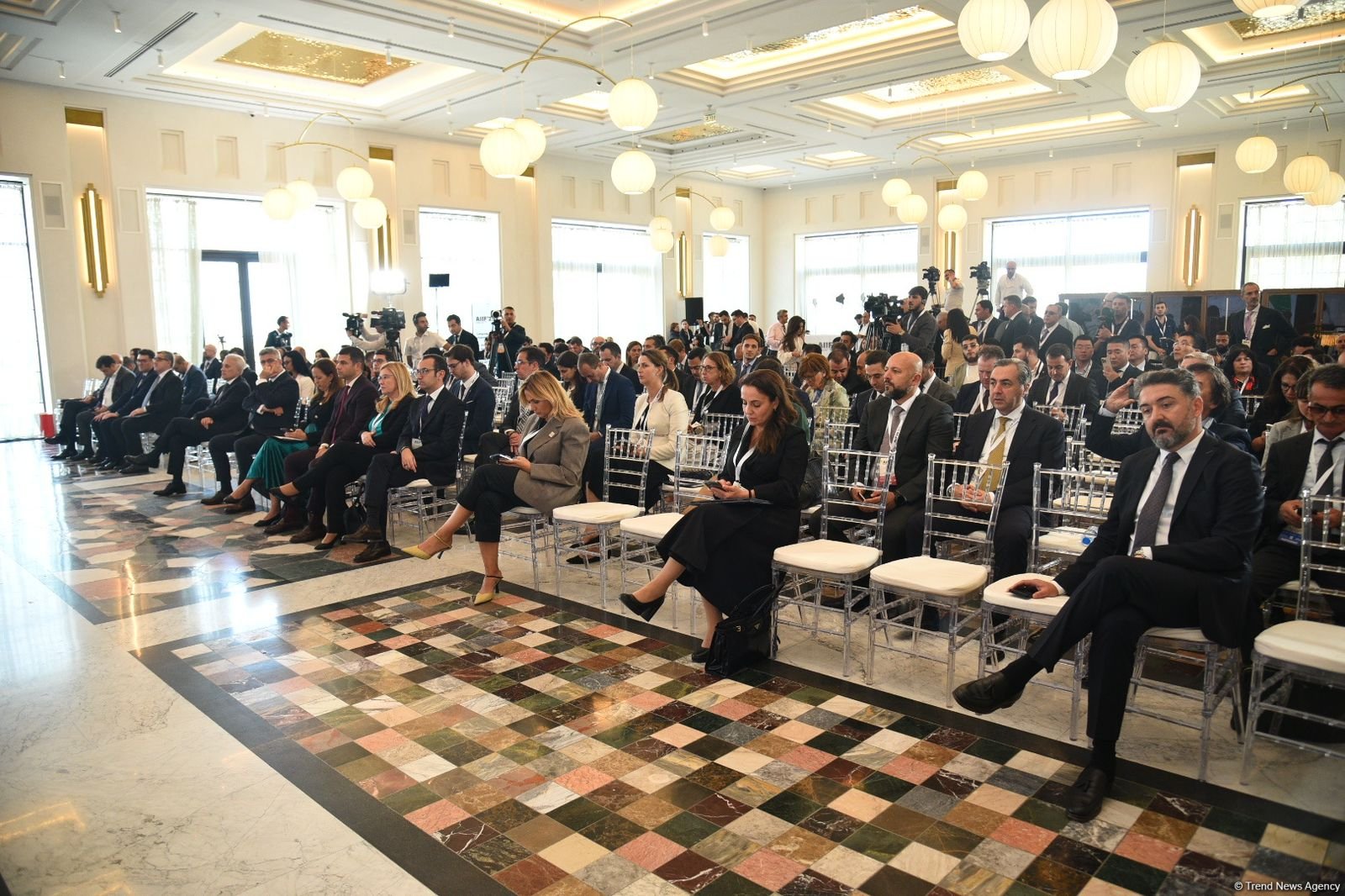 Birinci Beynəlxalq İnvestisiya Forumu çərçivəsində “Qlobal dəyişikliklər fonunda strateji qovşaqlar” mövzusunda panel sessiyası keçirilib (FOTO)