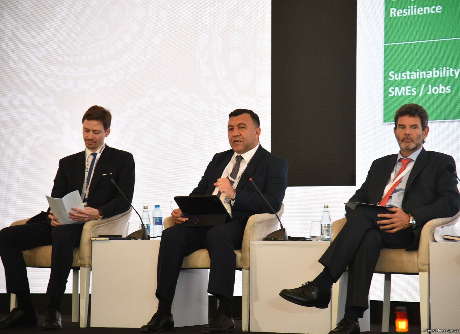 Birinci Beynəlxalq İnvestisiya Forumu çərçivəsində “Qlobal dəyişikliklər fonunda strateji qovşaqlar” mövzusunda panel sessiyası keçirilib (FOTO)