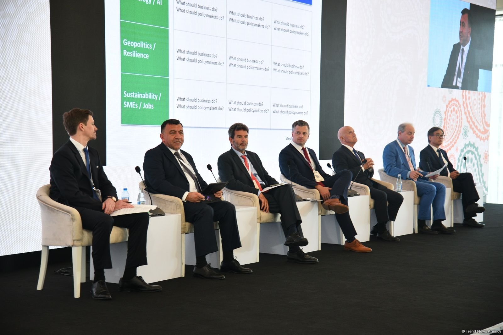 Birinci Beynəlxalq İnvestisiya Forumu çərçivəsində “Qlobal dəyişikliklər fonunda strateji qovşaqlar” mövzusunda panel sessiyası keçirilib (FOTO)