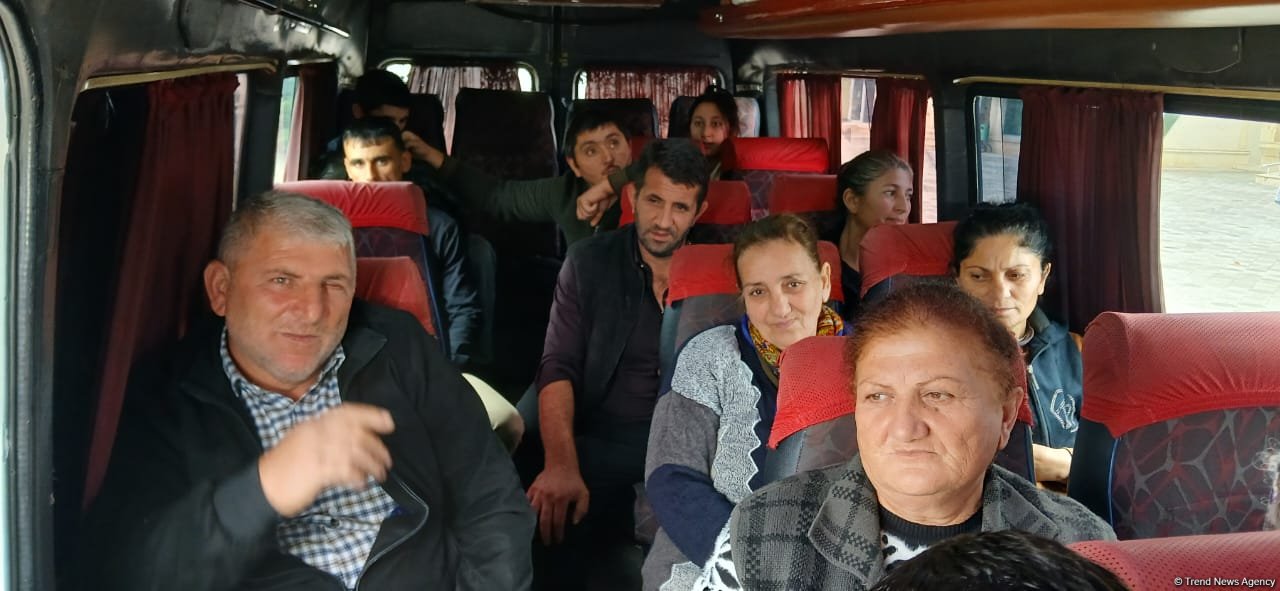 Növbəti köç karvanı Ağdərənin Həsənriz kəndinə çatıb (FOTO) (YENİLƏNİB)